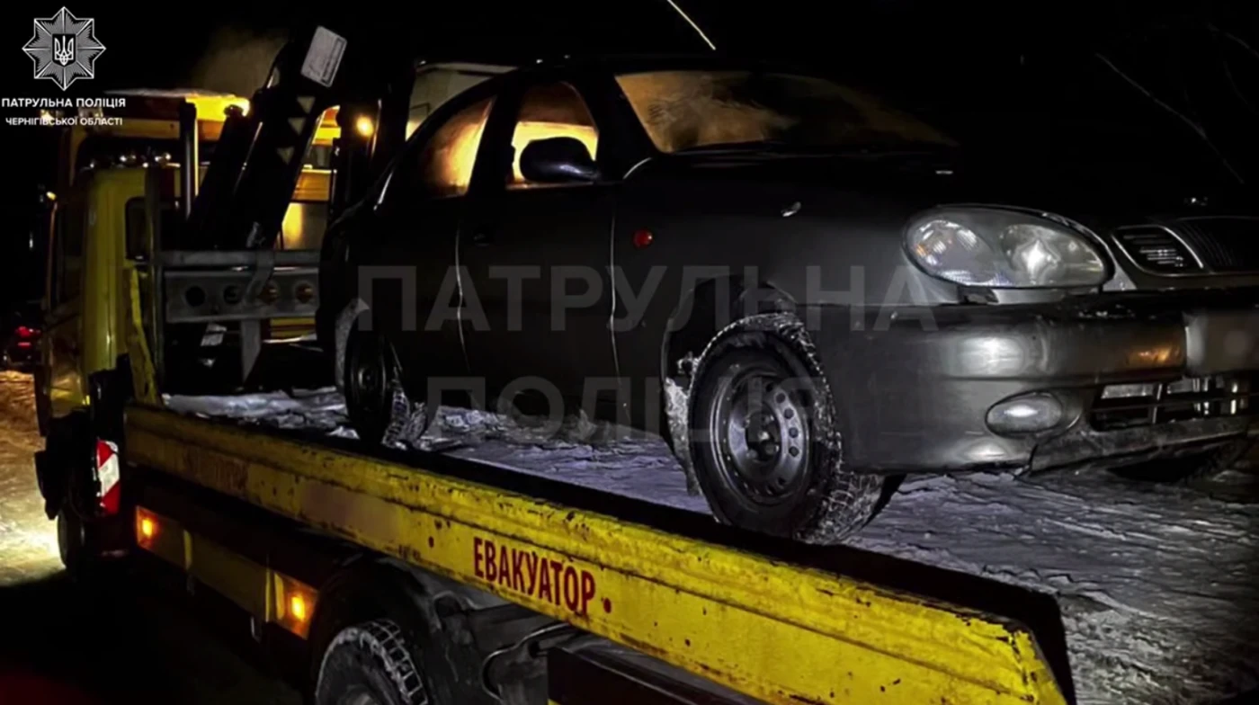 Нічні перегони з наслідками: у Чернігові водій «під кайфом» врізався у припарковане авто