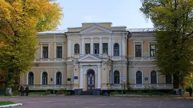 Від офіцера ГРУ до скандального історика: життєвий віраж Віктора Суворова