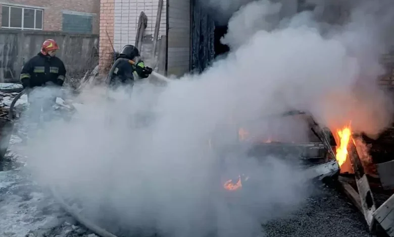 Масштабна пожежа в Ніжині: вогонь знищив двоповерхову будівлю та автомобіль