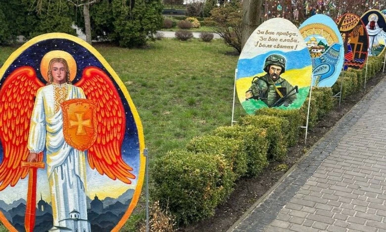 Символ єдності громади: на Чернігівщині у Ніжині з’явилася святкова локація з писанками
