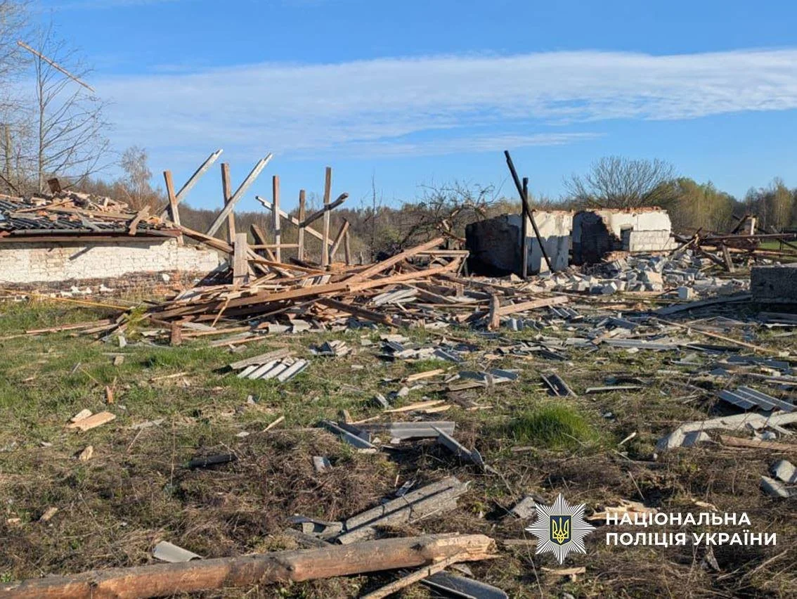 Ворожа атака на Чернігівщину: під ударом опинилися житлові будинки та дитячий комплекс