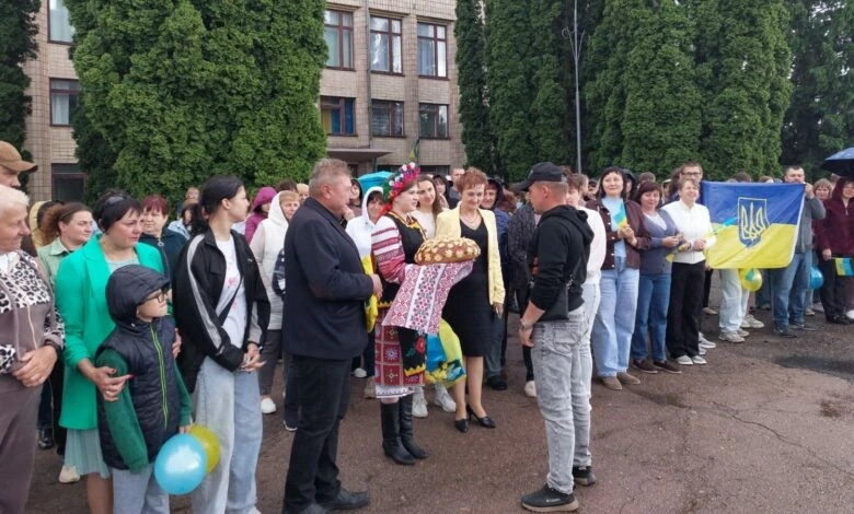 Звільнений з полону воїн повернувся до рідного Срібного