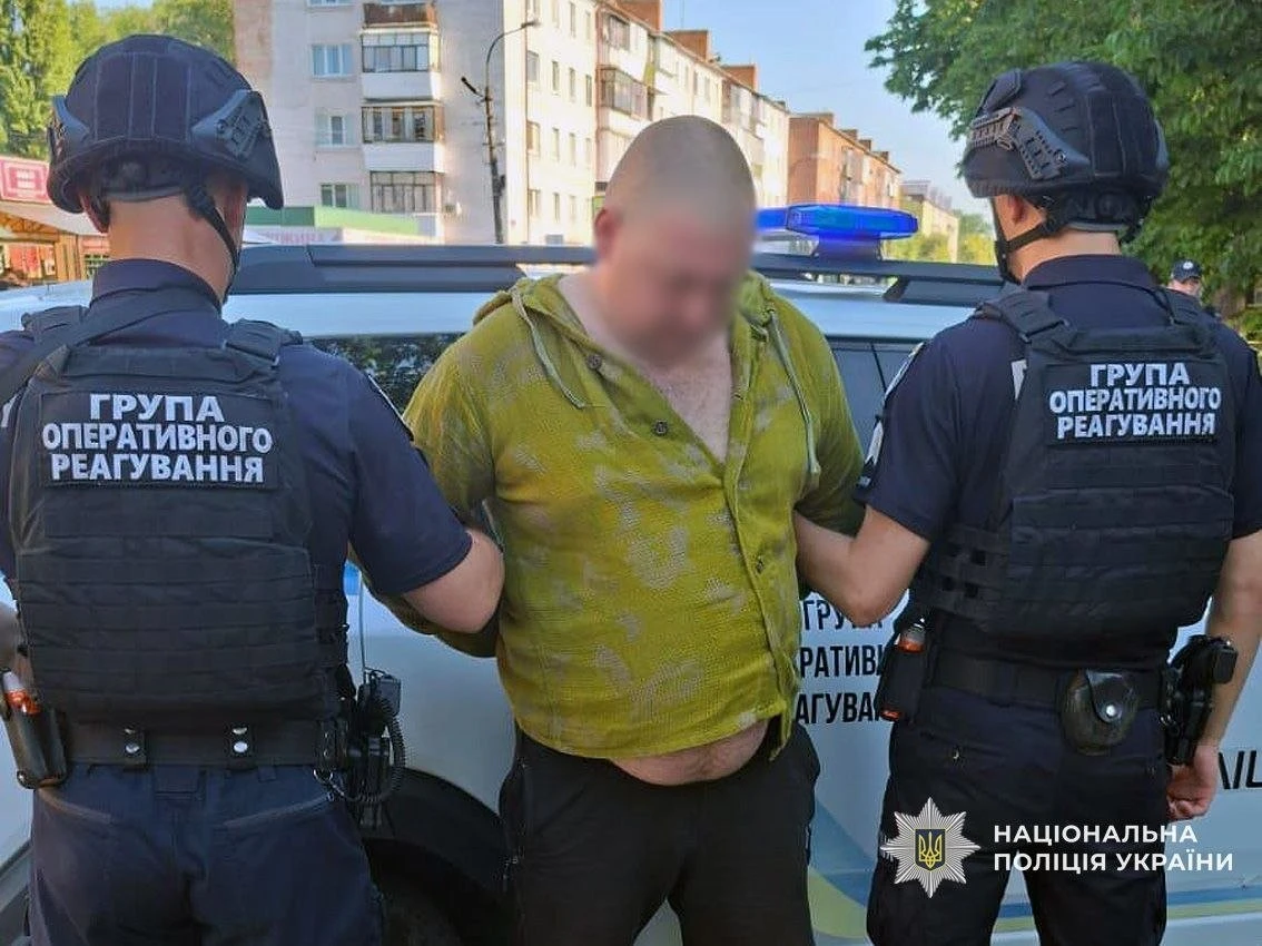 Мешканець Ніжина влаштував переполох у громадському транспорті через муляж гранати